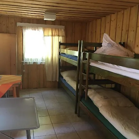 Rodinné Ubytovaní V Chatech Sruby Relax živohošt´ * Křečovice