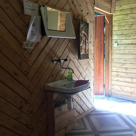 Rodinné Ubytovaní V Chatech Sruby Relax živohošt´ * Křečovice